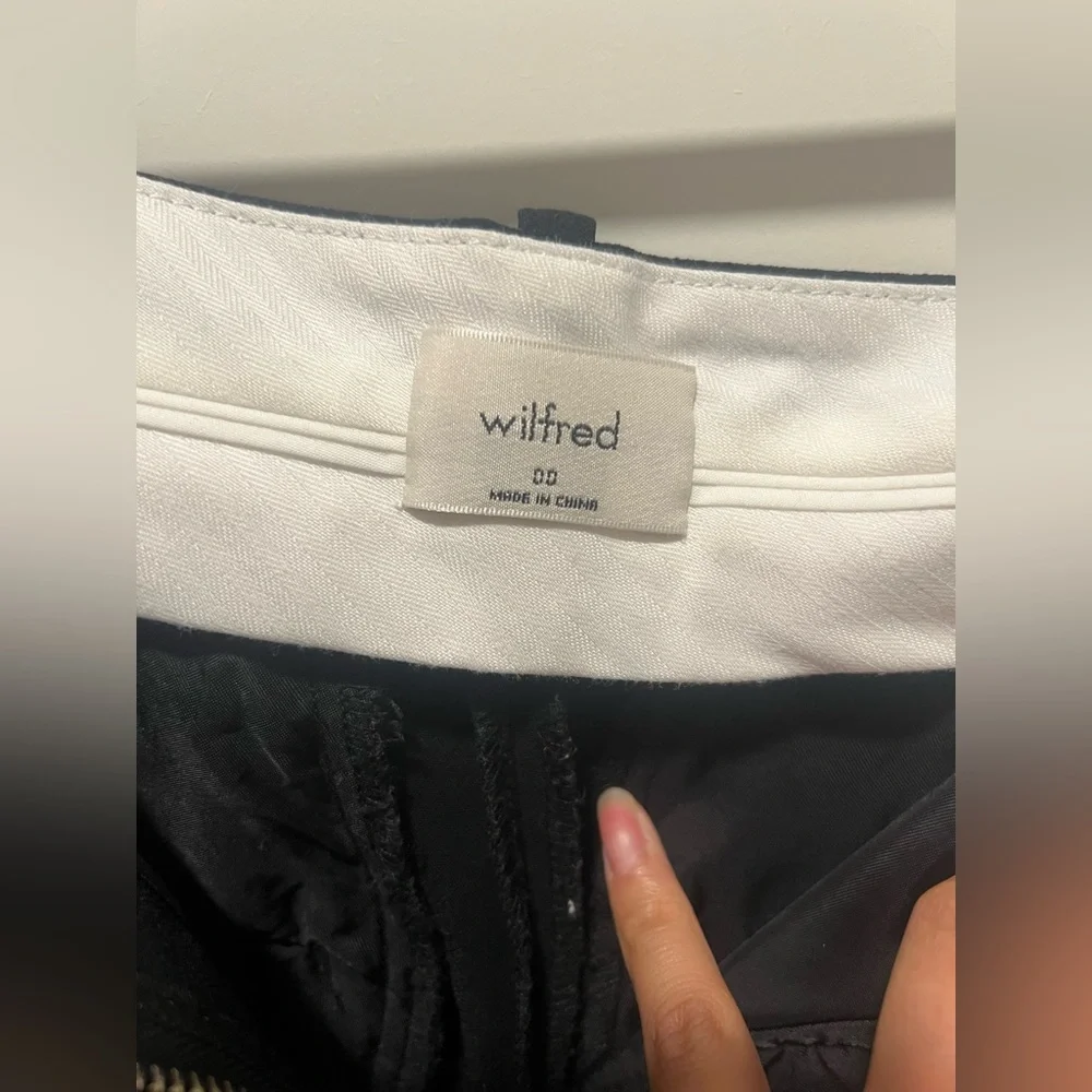 Aritzia Wilfred The Effortless Pants in Black - Picture 5 of 8